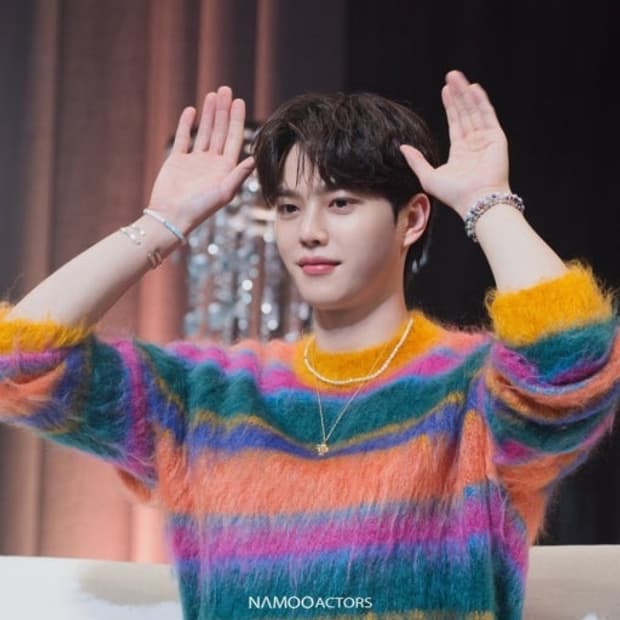 박재범, 송강 착용 마르니 모헤어 스트라이프 니트 48