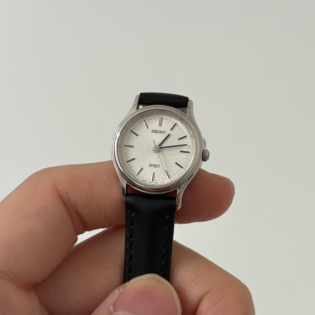 90s spirit snow dial silver ladies quart