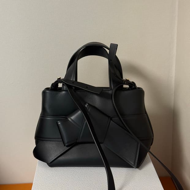 아크네 스튜디오 무스비 백