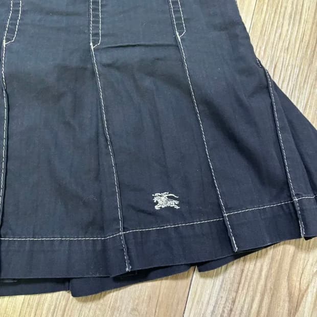 버버리 블루라벨 스티치 네이비 플리츠 스커트