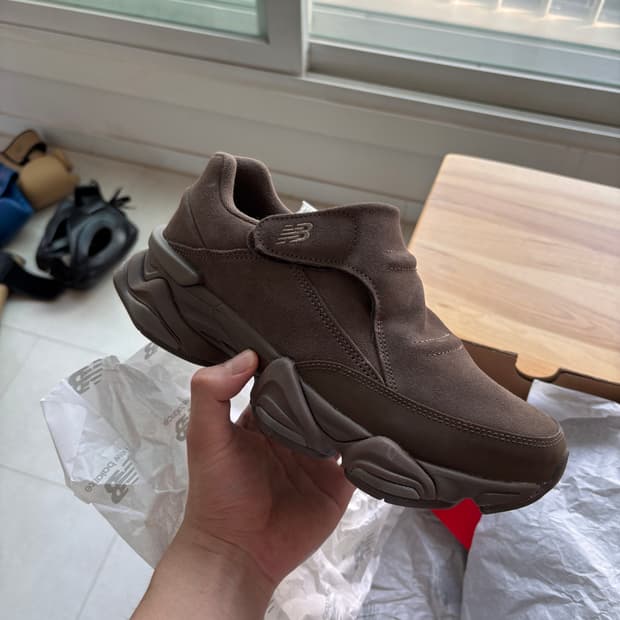 뉴발란스 8040 슬립온 스니커즈 브라운