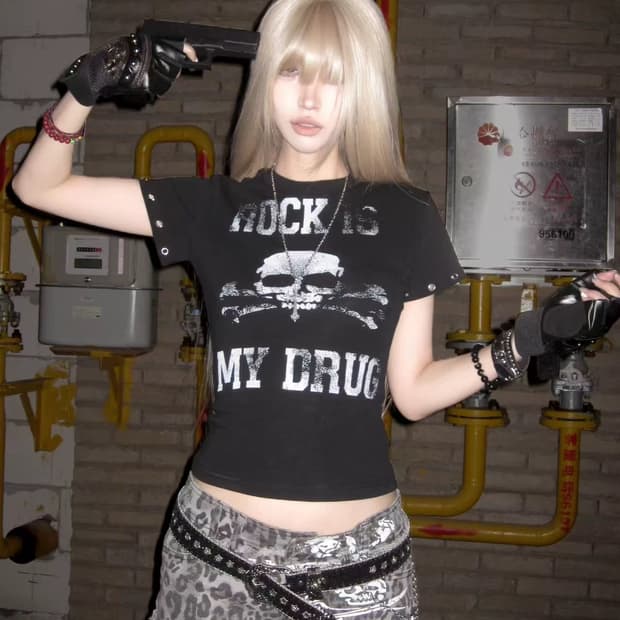 락 스컬 프린팅 크롭 반팔 티셔츠