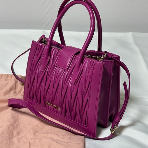 미우미우 컨피덴셜 나파 투웨이백