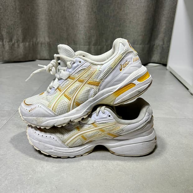 [230] 아식스 젤1090 화이트골드 운동화