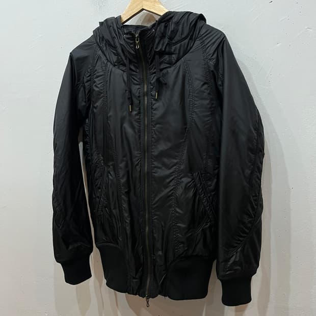 GOA 고아 절개 패디드 봄버자켓 