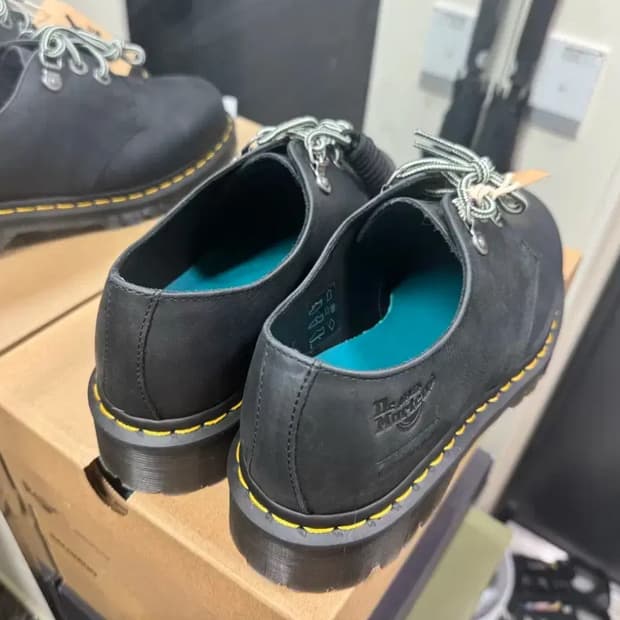 닥터마틴 디스이스네버댓 270 사이즈