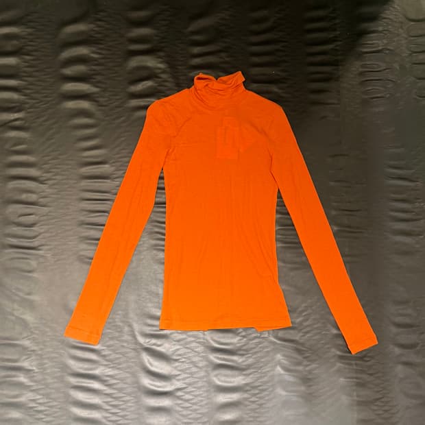 렉토 오버레이 로고 터틀넥 탑