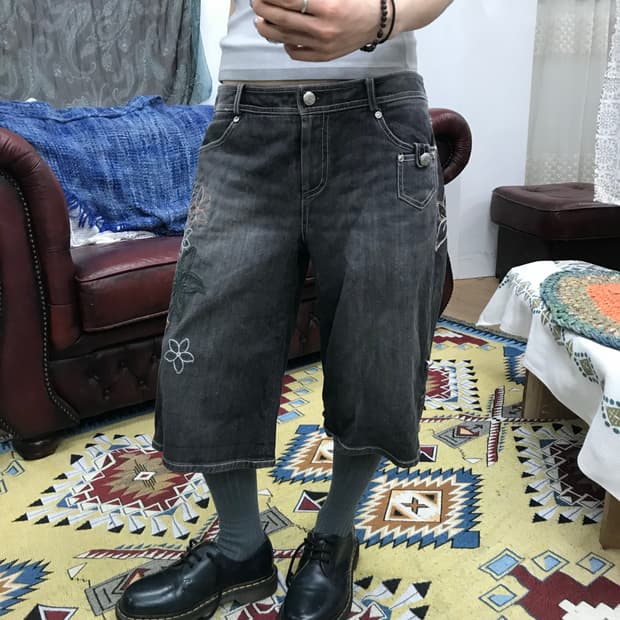 빈티지 플라워 자수 흑청 데님 반바지(Z1069)