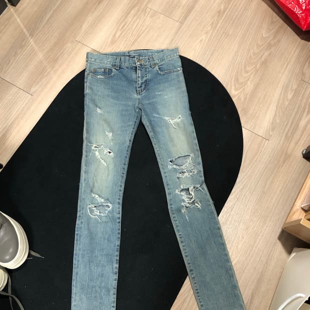 생로랑 15fw 28 디스진