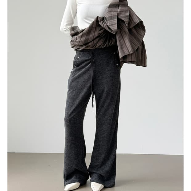 스터드 골지 부츠컷 팬츠 차콜