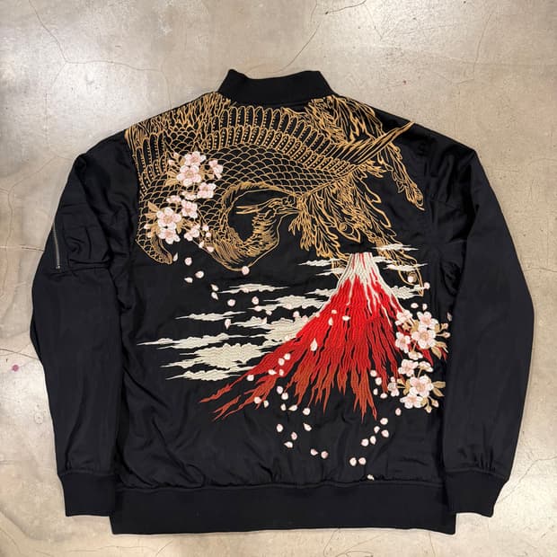 카라쿠리타마쉬 항공점퍼