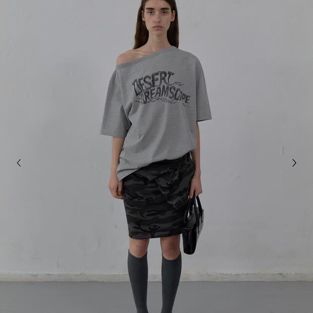 [LCDC] ASYMMETRIC PRINTED T-SHIRT