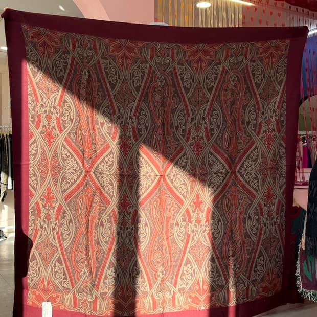 빈티지 에스닉 페이즐리 버건디 패브릭