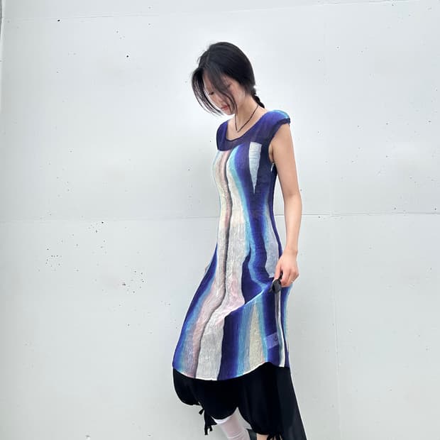 Color palette sleeveless ops & top