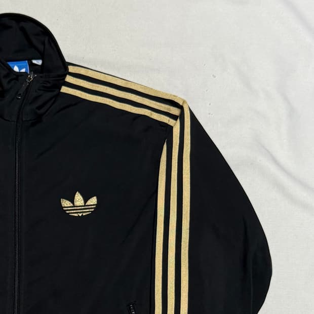 110 아디다스 파이어버드 골드라인 블랙 트랙탑