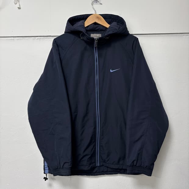 나이키 스우시 누빔 후디 점퍼