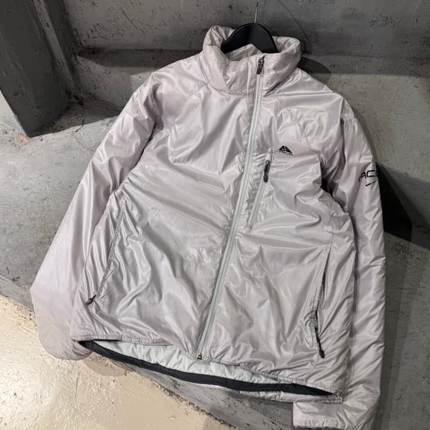나이키 ACG 라이트 비대칭 패디드 경량자켓 