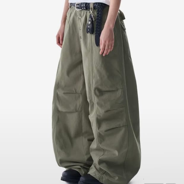 아캄 knee pin-tuck studded cotton pants 카키