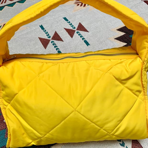 코스 다이아몬드 퀼티드 패딩 핸드백