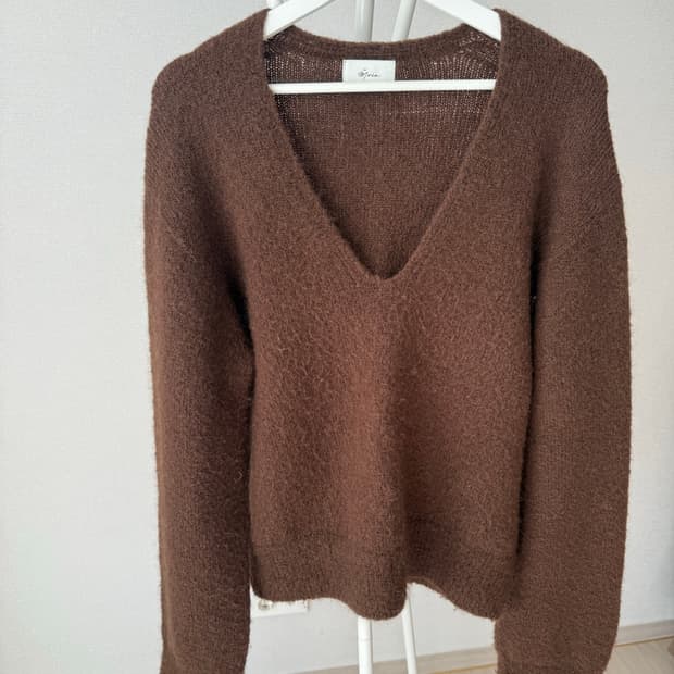 모이아 브이넥 울니트