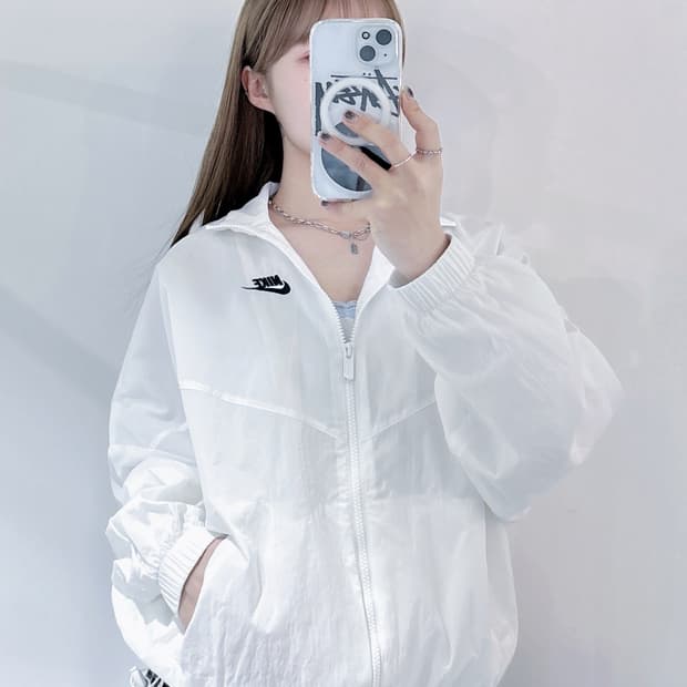 나이키 화이트 스우시 오버핏 바람막이