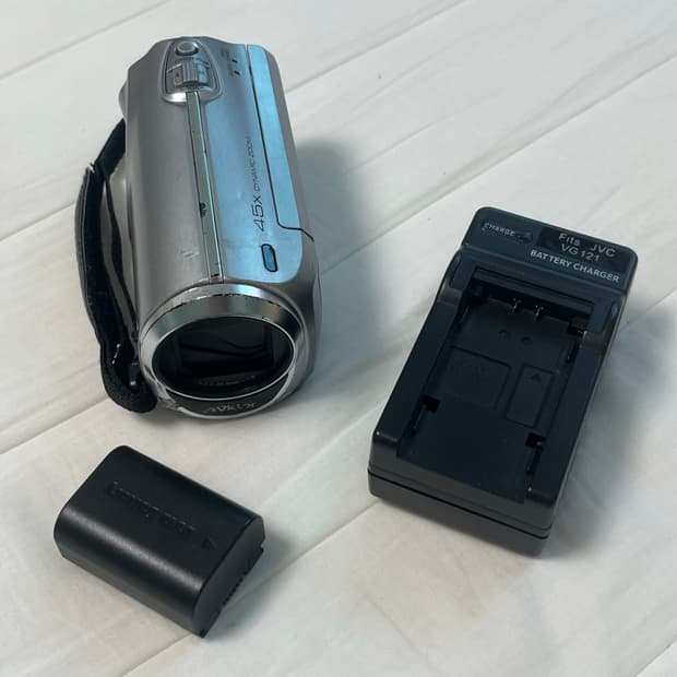JVC 캠코더+충전기 (작례O)