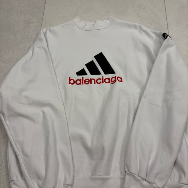 발렌시아가 x 아디다스 맨투맨