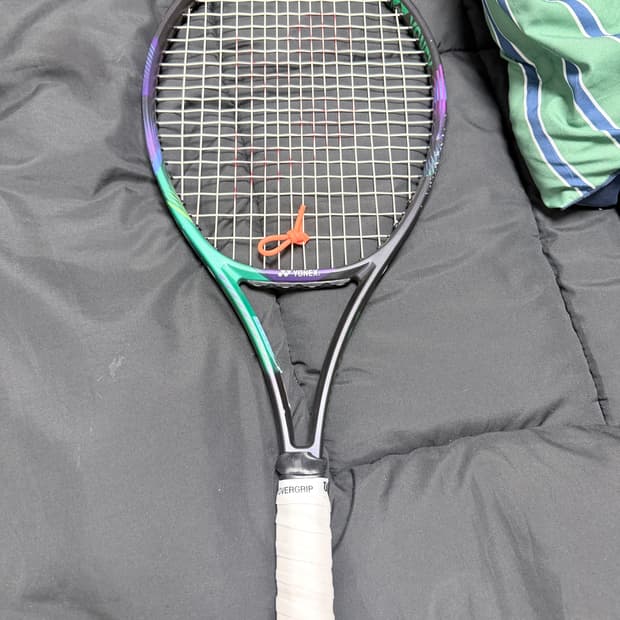 요넥스 VCORE PRO 100L 테니스 라켓