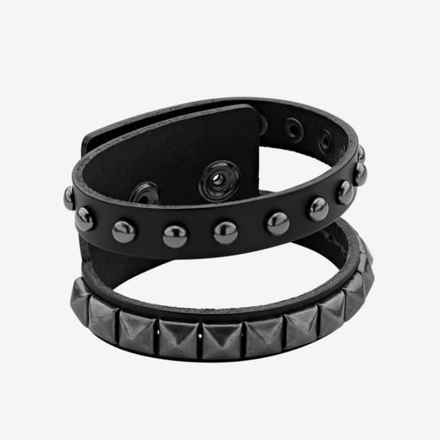 구해요) Double stud leather belt bracelet