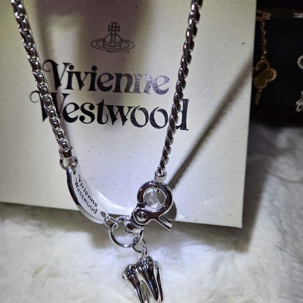 비비안웨스트우드 사랑니 치야 펜던트 목걸이