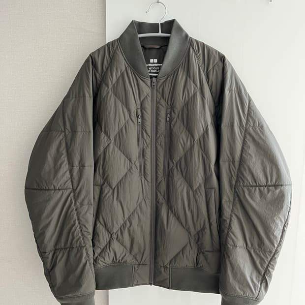 유니클로 화이트마운티니어링 경량 패팅