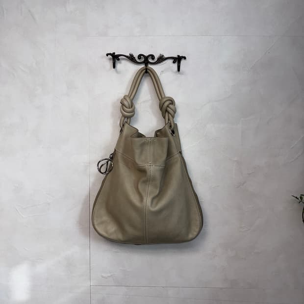 Donna Karan beige distinct knotted 숄더백