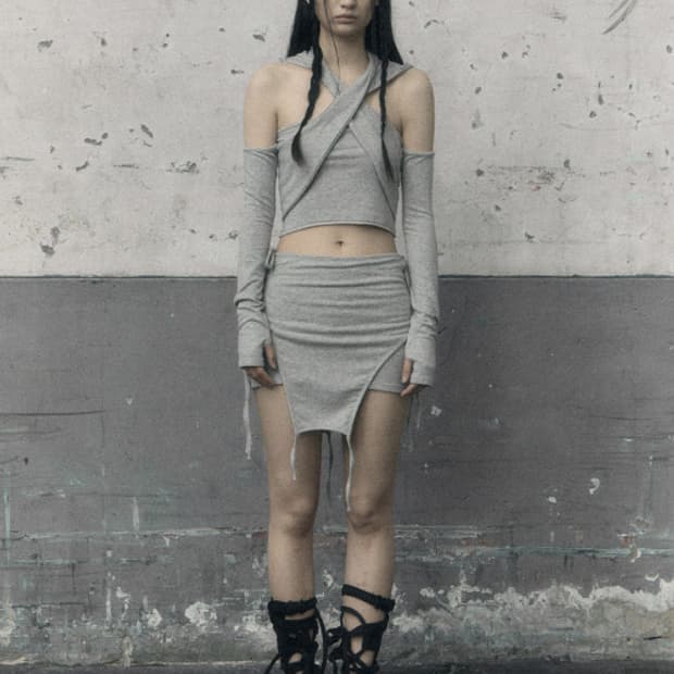 보헤미안 서울 오프숄더 크로스 후디 그레이