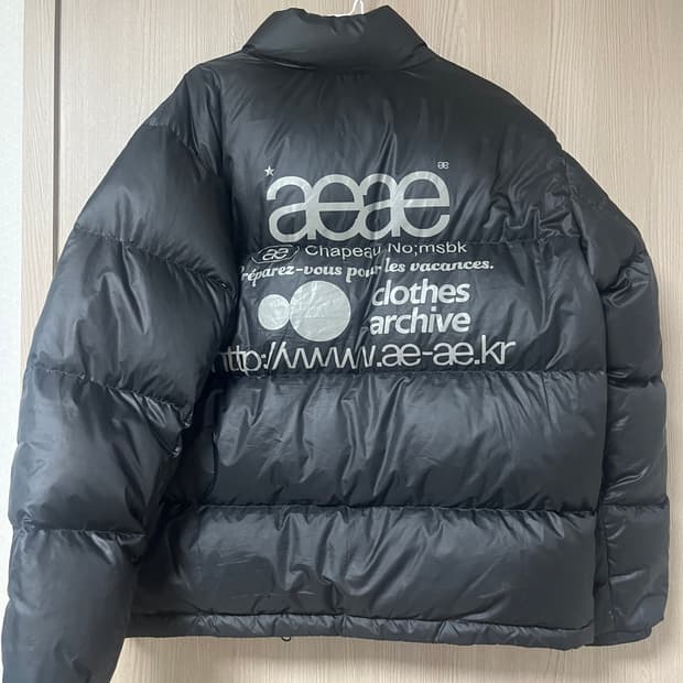 aeae WED LOGO DOWN JACKET (BLACK)