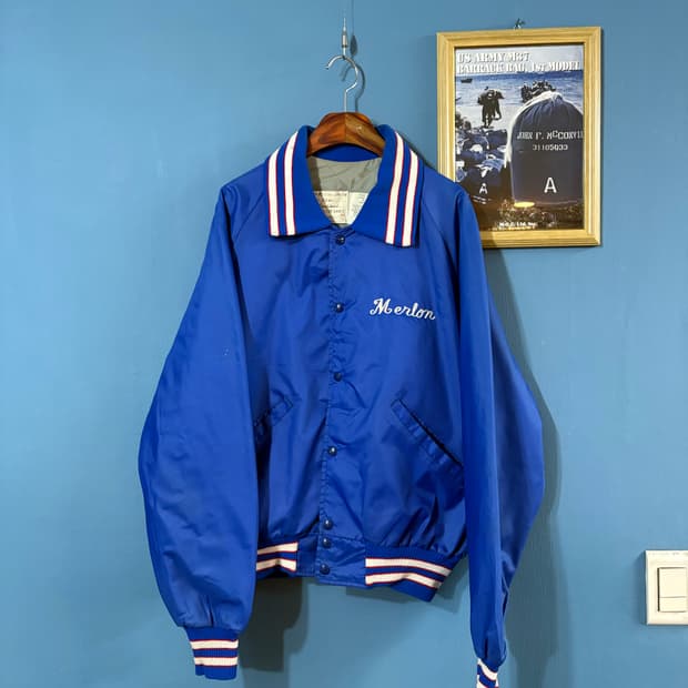 90‘s USA Delong Varsity Jacket. 