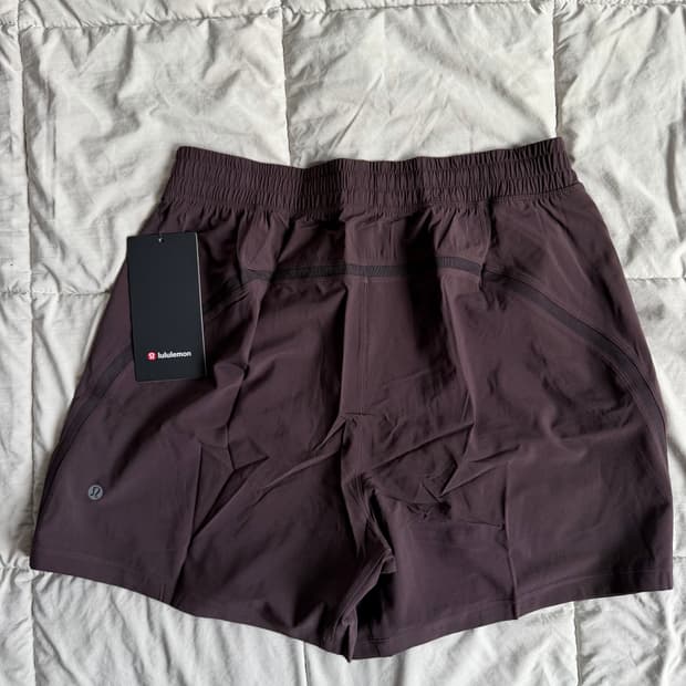 룰루레몬 페이스 브레이커 남성 5인치 라이너리스 m 사이즈 새상품 판매합