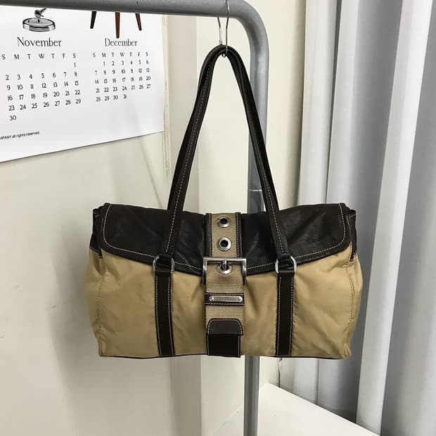 프라다 포코노 버클 숄더백 가방