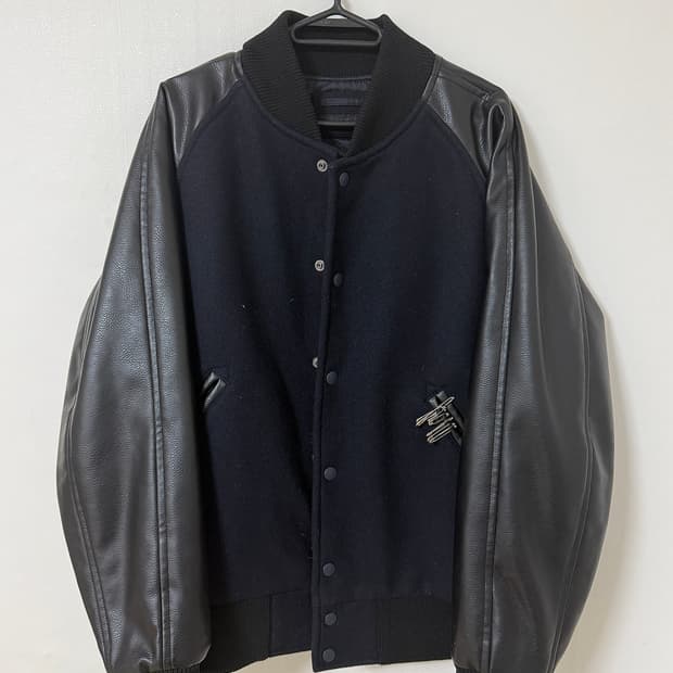 (L) 유니클로 비건레더 바시티 자켓