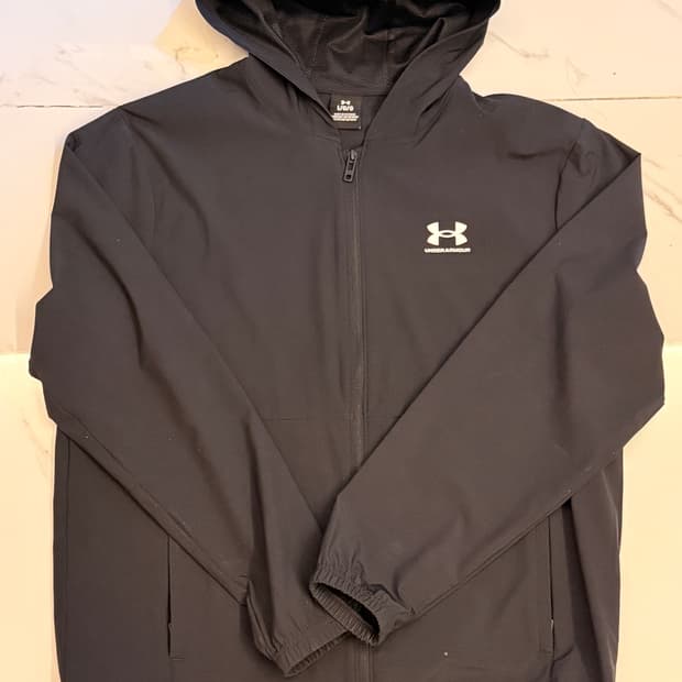 언더아머 바람막이 L