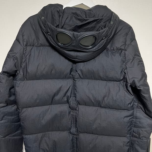 Cp컴퍼니 고글 패딩