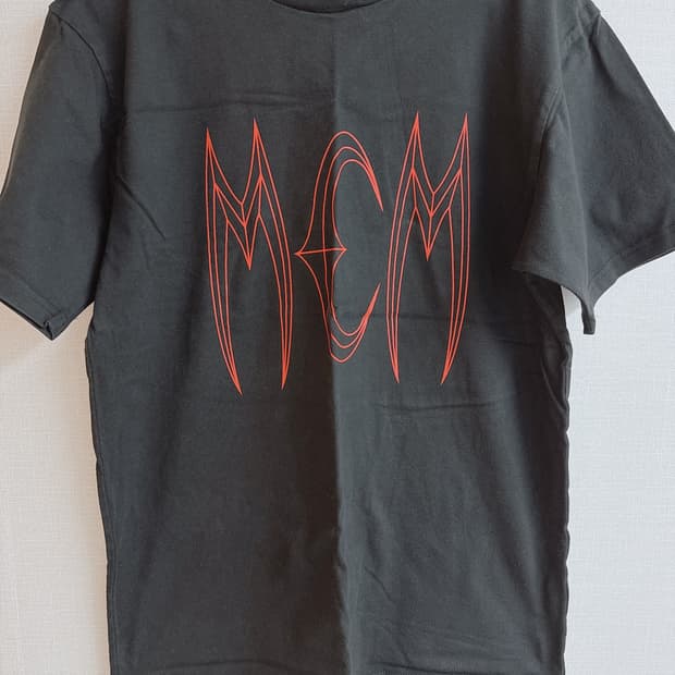 떠그클럽 엠씨엠 콜라보 반팔