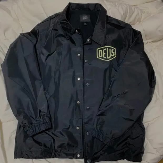 데우스 엑스 마키나 자켓