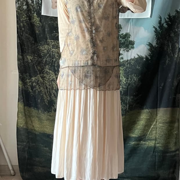 V-neck lace details T-shirt, floral patt