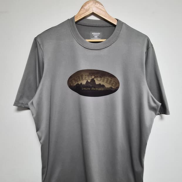 파타고니아Patagonia 메인로고 그레이 티셔츠 L  - T132