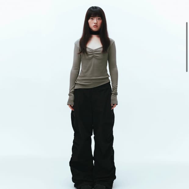 puckering pants black