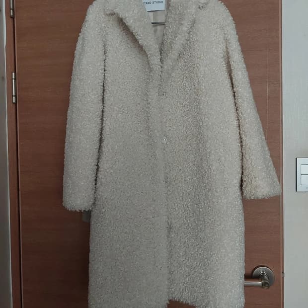 스탠드 스튜디오 페이크퍼 코트