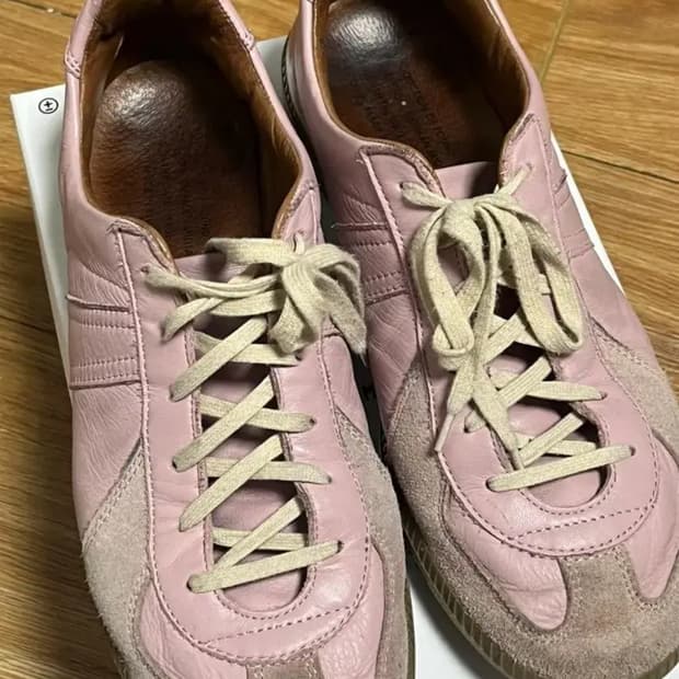 리오파 핑크42, 리프로덕션오브파운드 독일군 스니커즈 