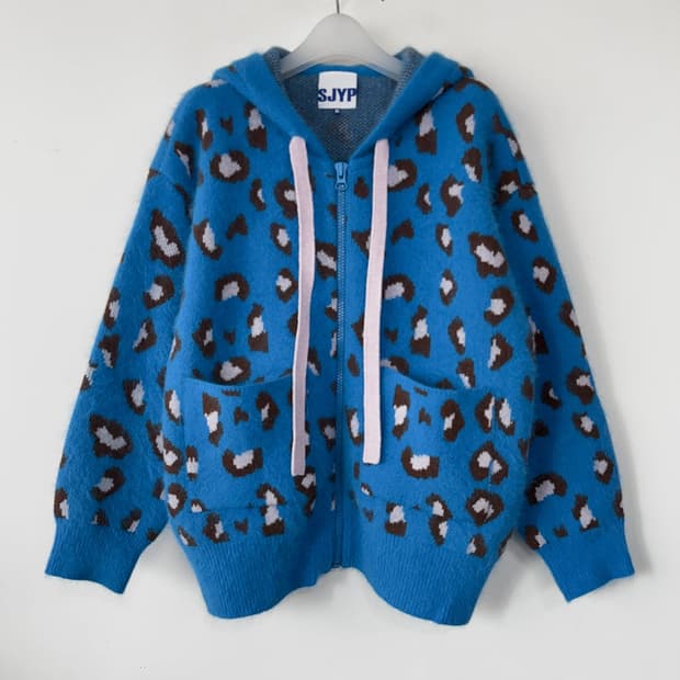 SJYP 레오파드 패턴 니트 후드 가디건