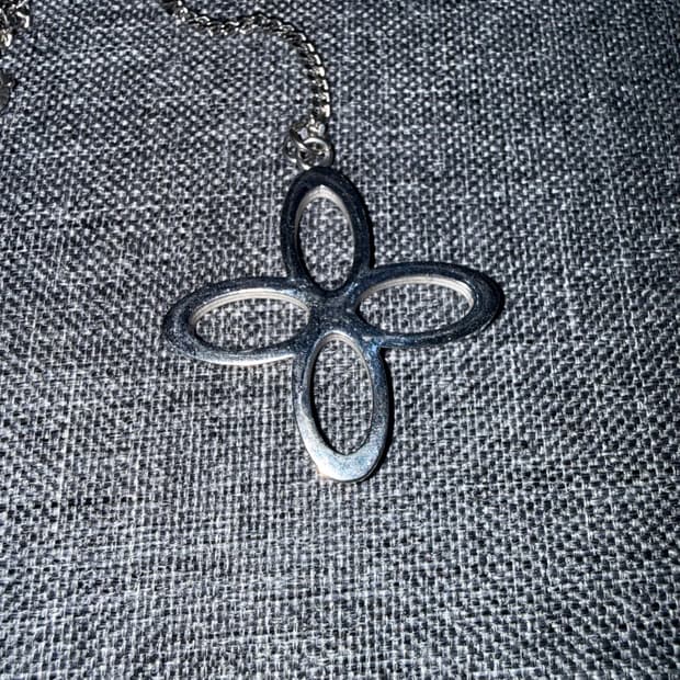 써저리 클로버 목걸이