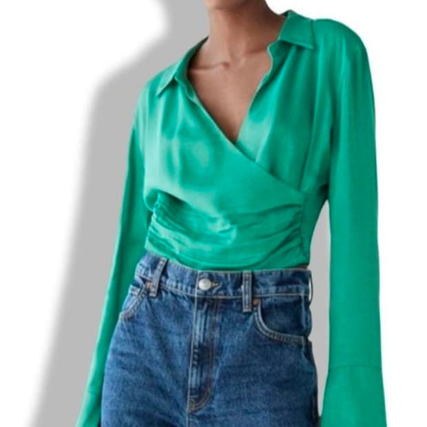 새상품 자라 zara 크롭 랩 새틴 블라우스 S